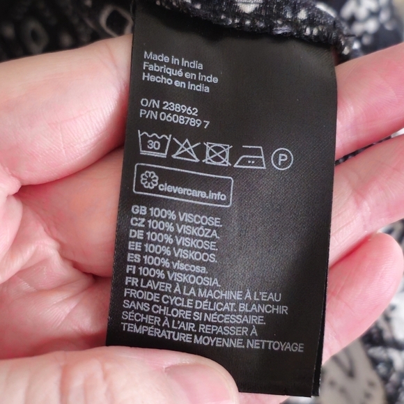 H&M Divided Black & White Patterned Long Sleeve Blouse Flounced Hem Size 14 - Picture 7 of 8